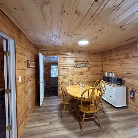 Rowe'S Adirondack Cabins Of Schroon Lake Exterior photo