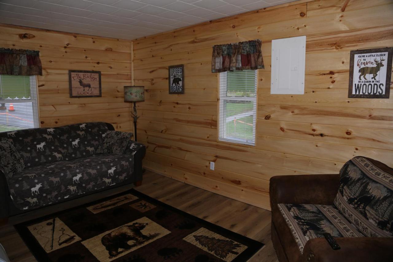 Rowe'S Adirondack Cabins Of Schroon Lake Exterior photo