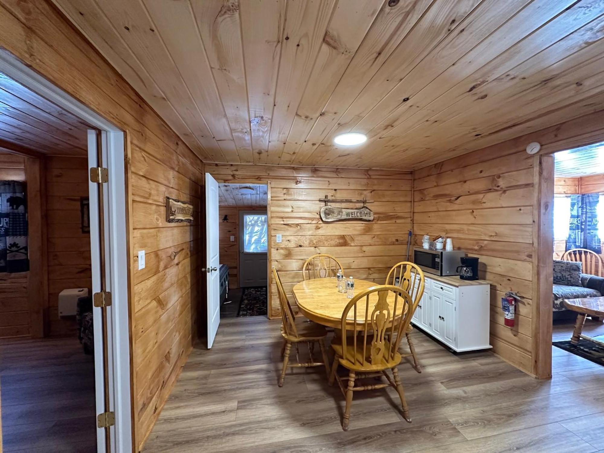 Rowe'S Adirondack Cabins Of Schroon Lake Exterior photo