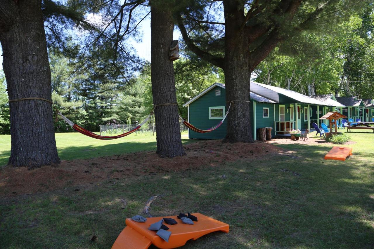 Rowe'S Adirondack Cabins Of Schroon Lake Exterior photo